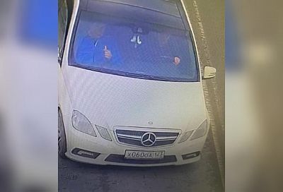 Полиция нашла лихача на Mercedes, едва не сбившего девушку на пешеходном переходе