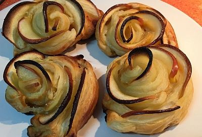 Эти шикарные пирожные станут вашим фирменным угощением - яблочные розочки из слоеного теста