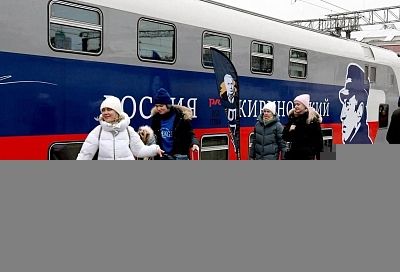 Поезд с тематическим вагоном «Россия. Жириновский» торжественно отправили из Москвы в Адлер