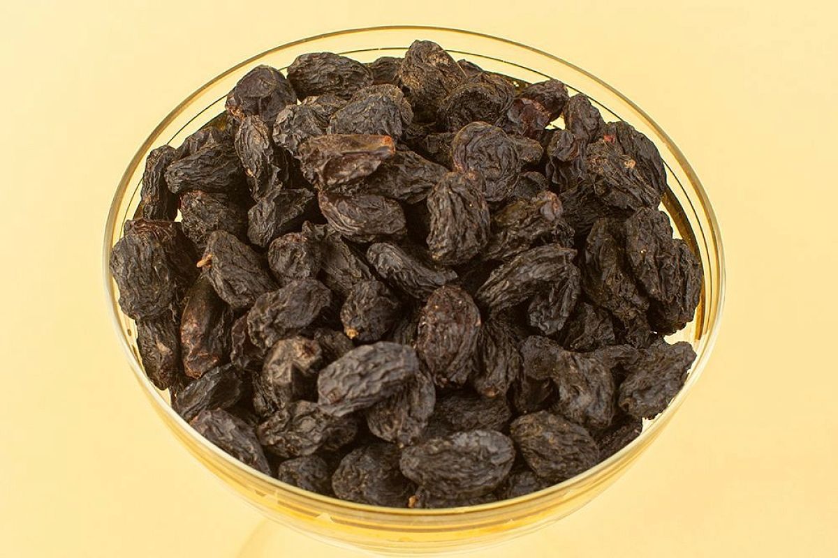 Пьем воду с изюмом натощак: таджикский рецепт для чистки печени и крови