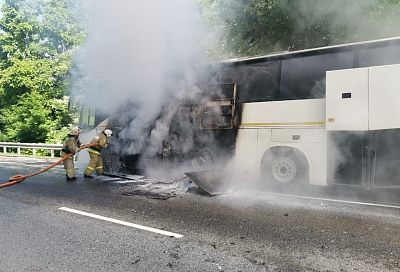 Возгорание перевозившего детей автобуса под Туапсе произошло из-за ДТП 