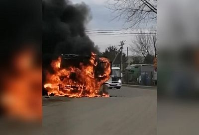 Пассажирский автобус сгорел в Краснодаре 