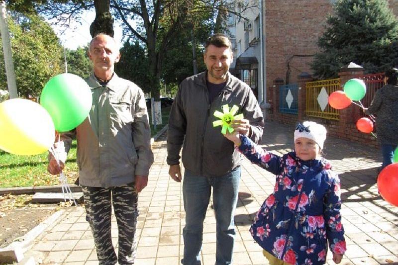 В Краснодарском крае воспитанники детсада провели акцию «Улыбки для пешеходов»