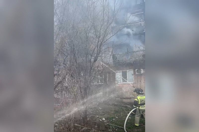 В Тимашевске эвакуируют жителей пятиэтажки из-за пожара