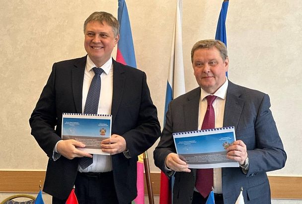 Игорь Галась и Евгений Эберенц подписали «дорожную карту» по развитию финансовой доступности в Краснодарском крае