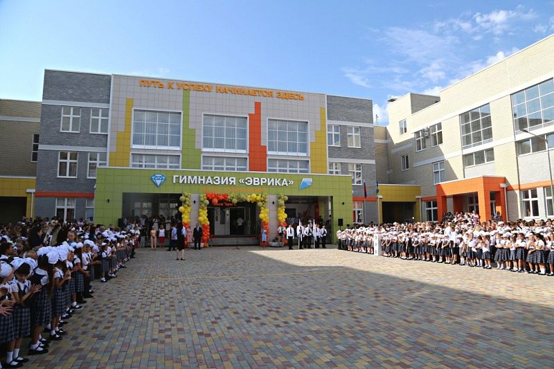 В День знаний в анапском микрорайоне «Горгиппия» открыли школу на 1550 мест  