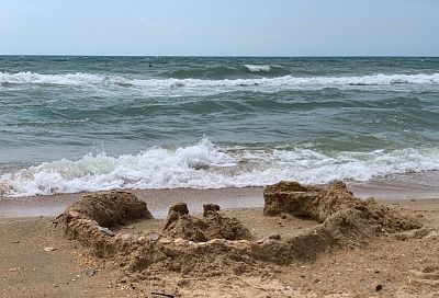 В Черном море в 11 км от побережья Анапы обнаружили нефтяное пятно