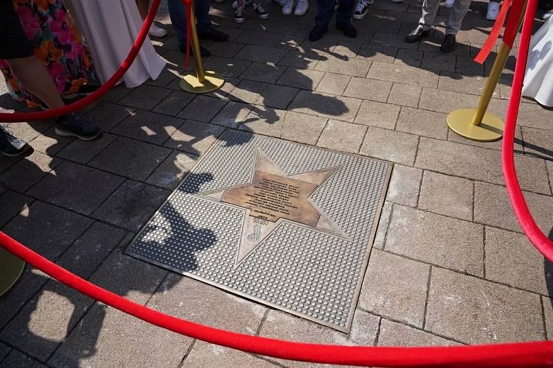 Участники «Новой волны» заложили памятную звезду и барельеф с логотипом конкурса в Сочи