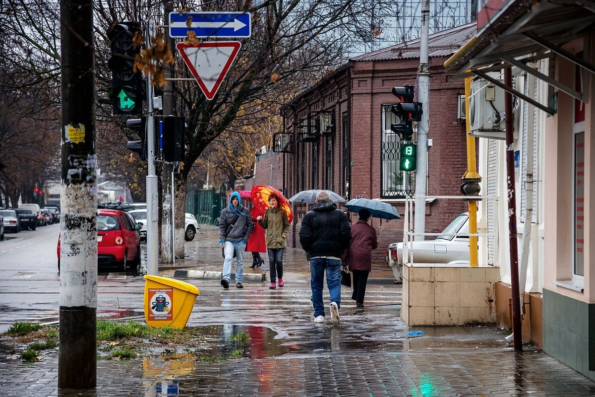 В Краснодаре ожидается ливень с градом и сильный ветер