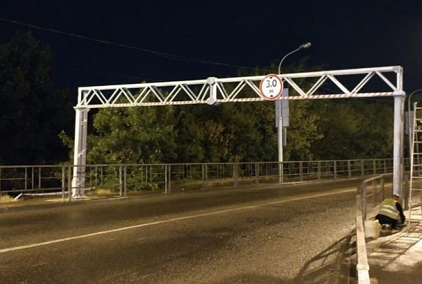 В ночь на 3 ноября на Яблоновском мосту закроют движение для восстановления габаритных рам 