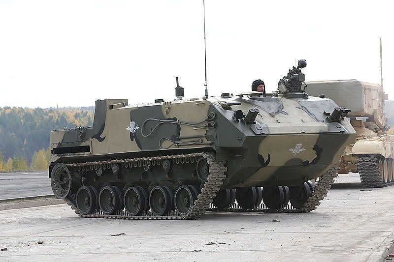 Около 40 единиц новейшей боевой техники поступило на вооружение полка ВДВ в Новороссийске