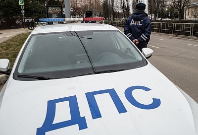 В Краснодаре Škoda врезалась в KIA во время полицейской погони