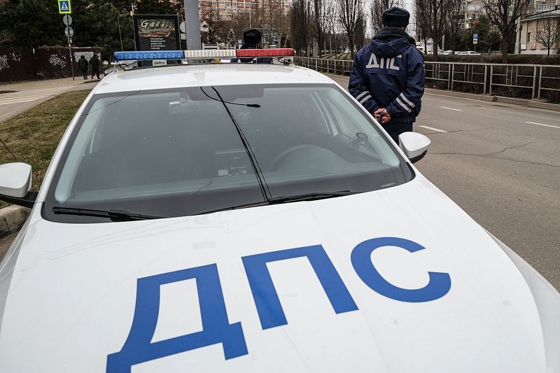В Краснодаре Škoda врезалась в KIA во время полицейской погони