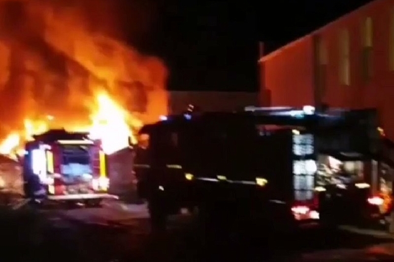 В Краснодарском крае произошел крупный пожар рядом с аптечным складом