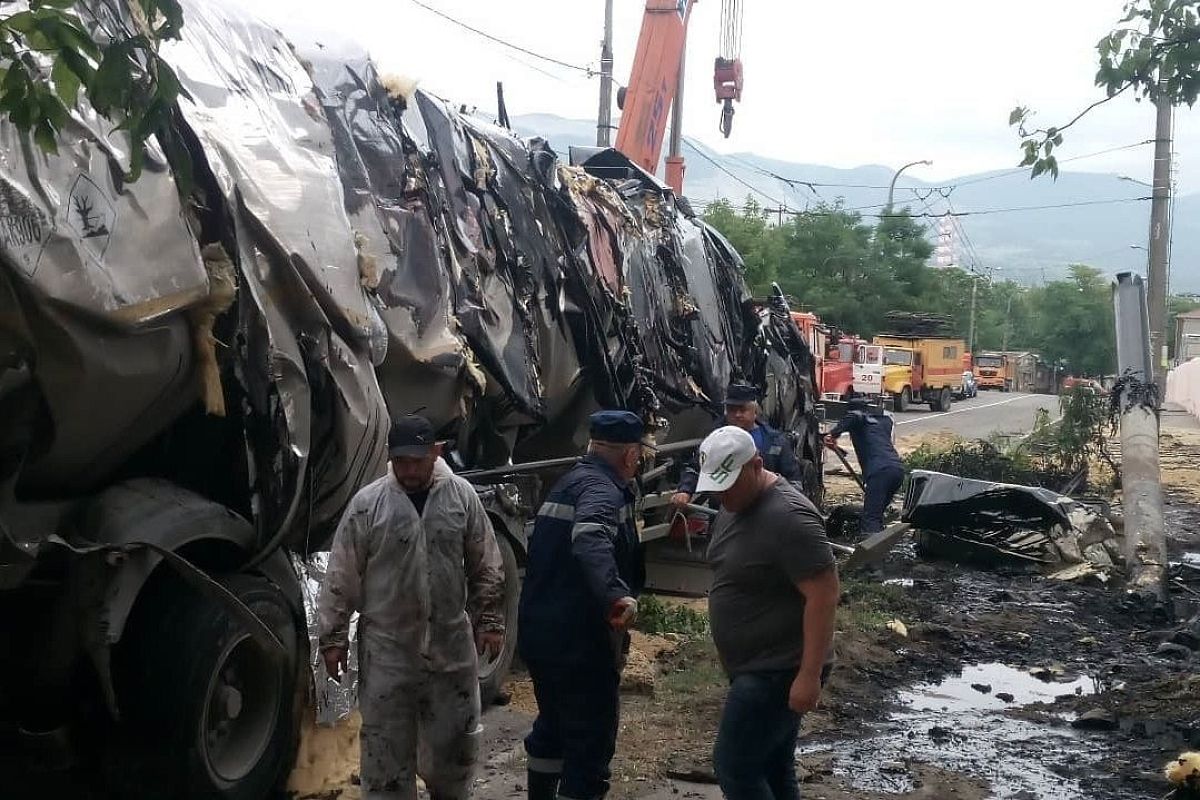 Загрязнения порта в Новороссийске из-за разлива мазута после ДТП не произошло