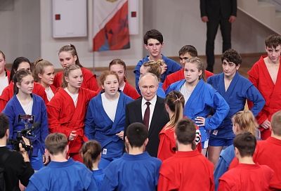 Президент России Владимир Путин посетил «Дворец самбо» в Краснодаре и пообщался со спортсменами