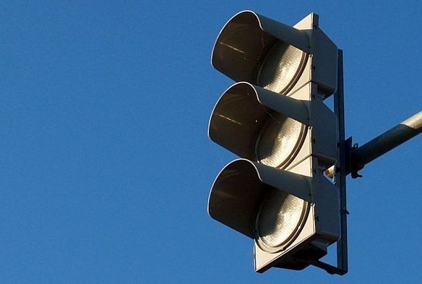 Светофоры на кольце улиц Сормовской, Селезнева и Старокубанской в Краснодаре временно отключили 