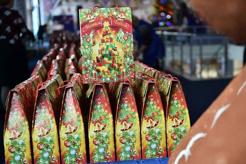 К Новому году дети участников спецоперации в Краснодарском крае получат по 20 тысяч рублей и сладкие подарки