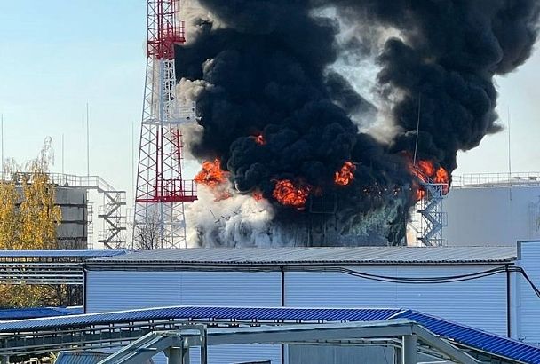 В Белгородской области после обстрела ВСУ горит нефтебаза