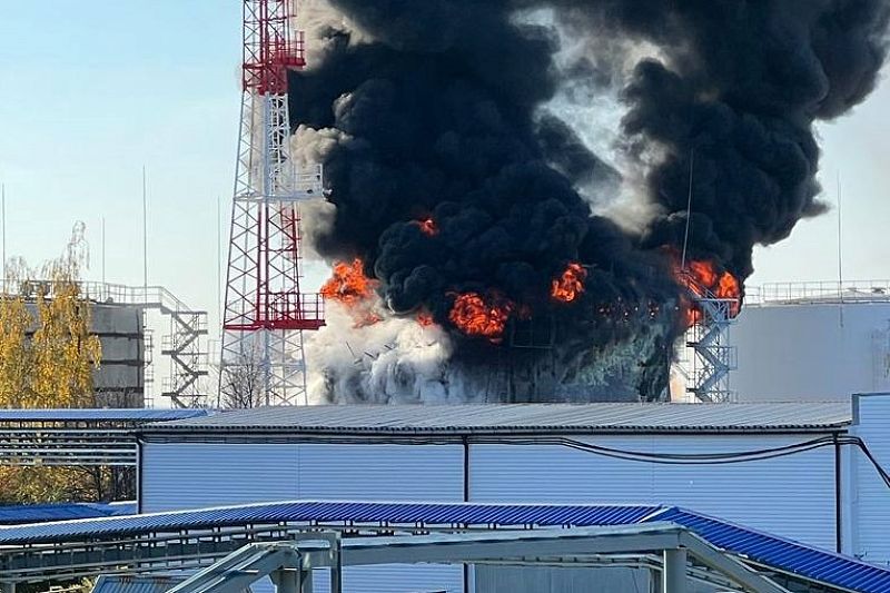 В Белгородской области после обстрела ВСУ горит нефтебаза