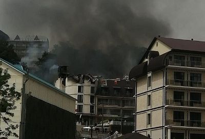 Пять часов тушили крупный пожар в гостинице под Туапсе