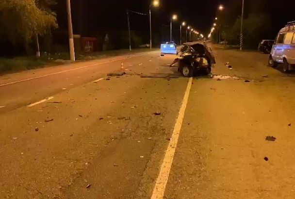 На Кубани в лобовом ДТП с фурой погиб водитель ВАЗа