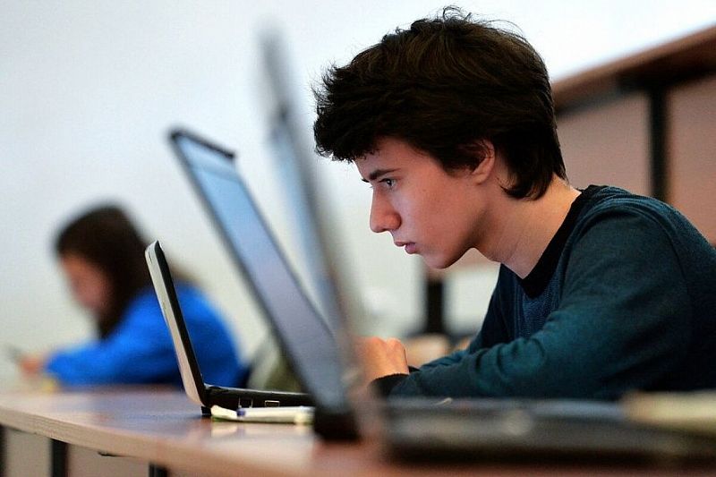«Профориентационные уроки будущего»: в школах Краснодарского края стартовал месяц цифровой грамотности