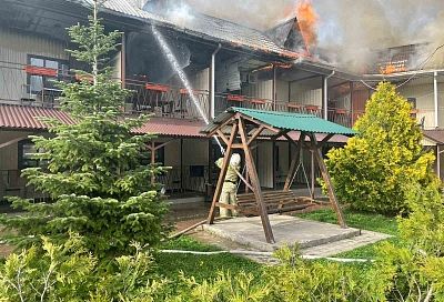 Гостиница сгорела в горном поселке Апшеронского района