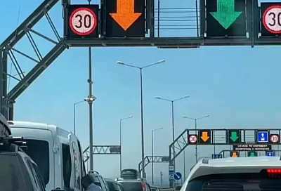 Более 500 машин скопилось на подъездах к Крымскому мосту