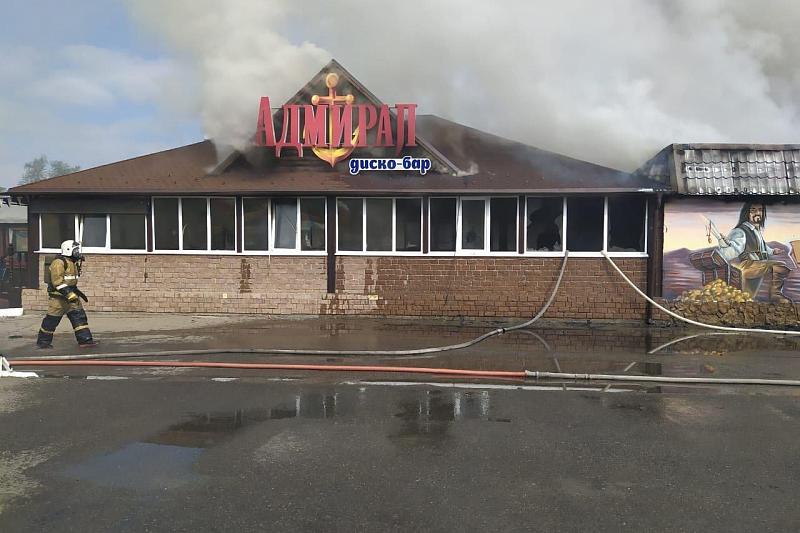 В Краснодаре потушили пожар в кафе «Адмирал» в парке «Солнечный остров»