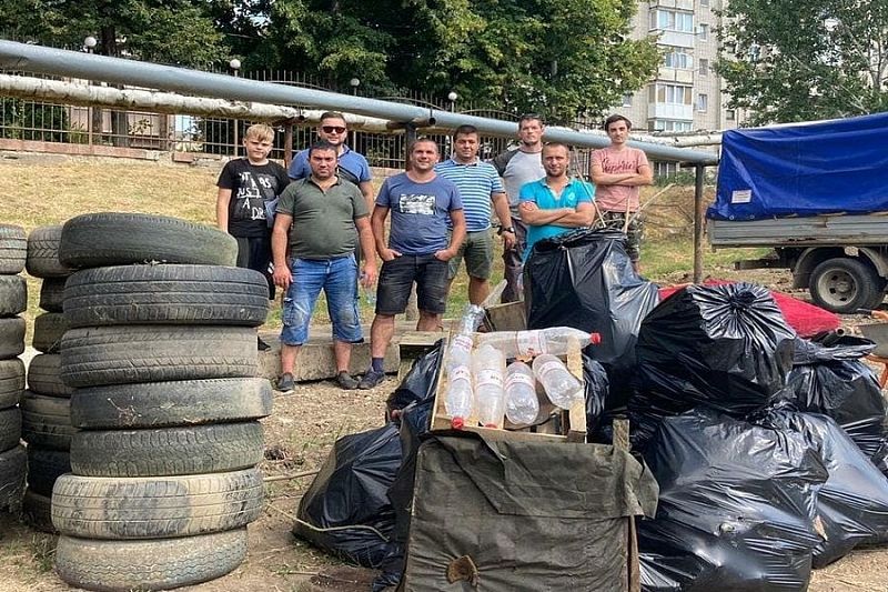 Жители Краснодара очистили Карасуны от мусора