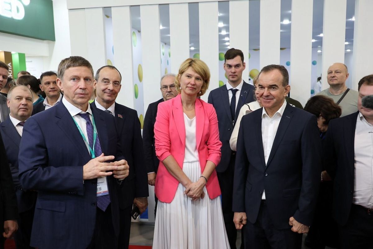 Министр сельского хозяйства РФ и губернатор Краснодарского края осмотрели выставку «ЮГАГРО-2025»