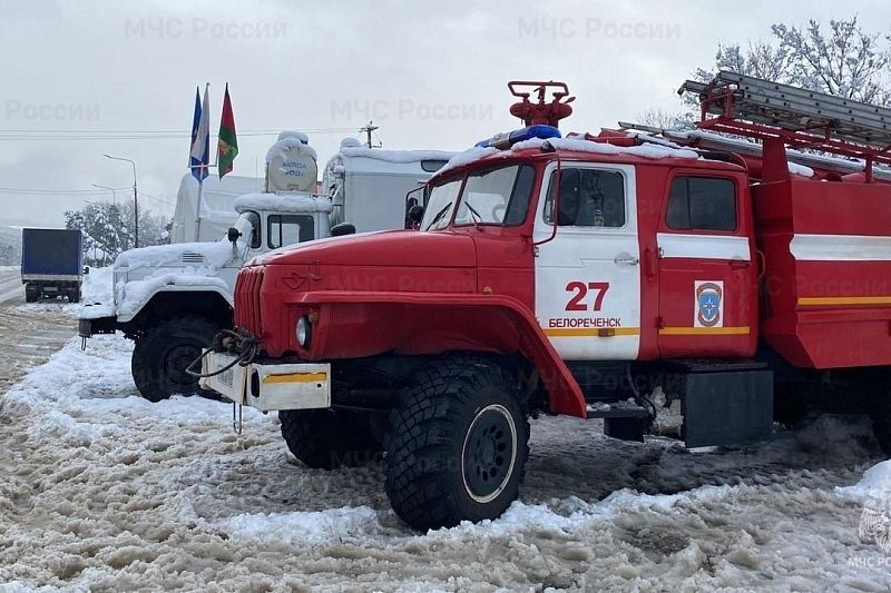 В Краснодарском крае начали развертывание пунктов обогрева для автомобилистов из-за непогоды