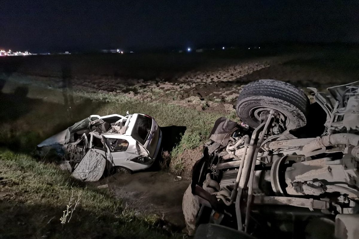 В Краснодарском крае женщина на «Приоре» не уступила дорогу большегрузу и погибла