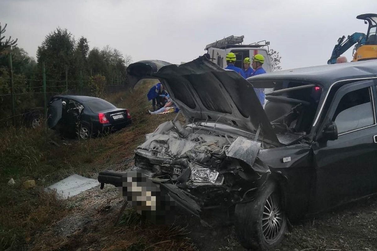 Один человек погиб, трое пострадали в ДТП под Краснодаром