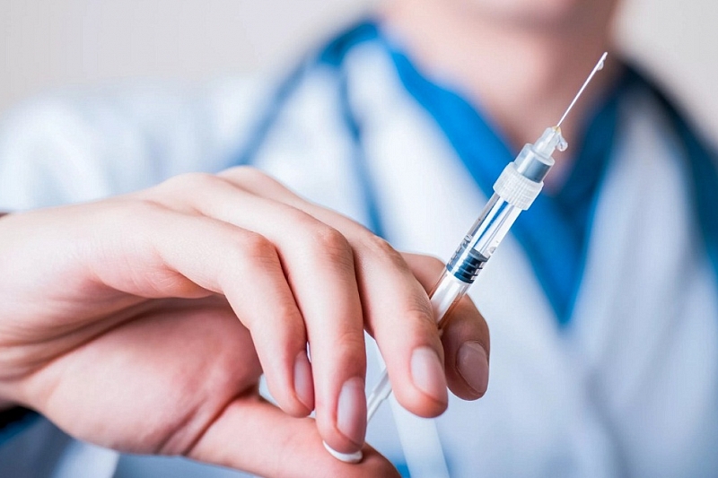 В России приостановили плановую вакцинацию из-за распространения COVID-19