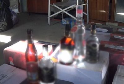 Полицейские нашли в двух домах жителей Кропоткина 2 тыс. литров контрафактного алкоголя