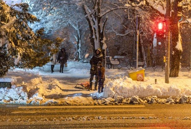 Рекордные сугробы: в Краснодаре впервые выпало более 40 сантиметров снега