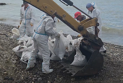 Более 32,7 тыс. кубометров загрязненного грунта и водомазутной смеси собрали в Туапсе
