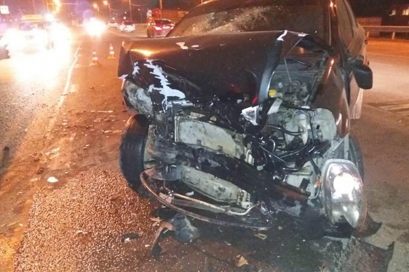 В Краснодаре по вине пьяного водителя на иномарке в ДТП пострадал молодой человек