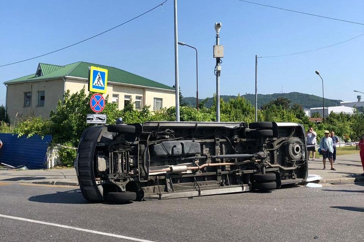 СК начал проверку по факту ДТП с участием двух автобусов с туристами в Сочи