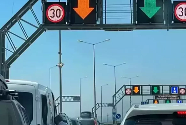 Пробка из 270 машин образовалась у Крымского моста