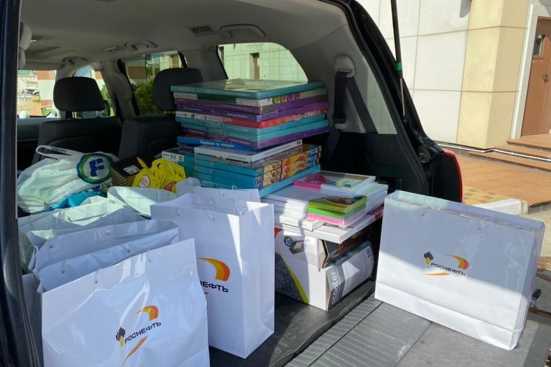 Сотрудники Туапсинского НПЗ вручили подарки воспитанникам Ахтырского детского дома ко Дню защиты детей