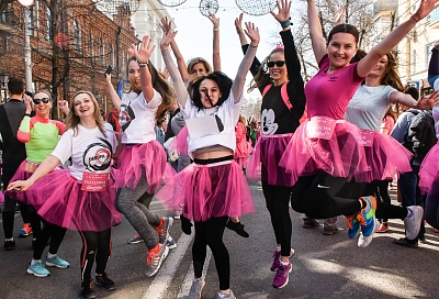 В забеге в честь 8 Марта в Краснодаре приняли участи 600 девушек