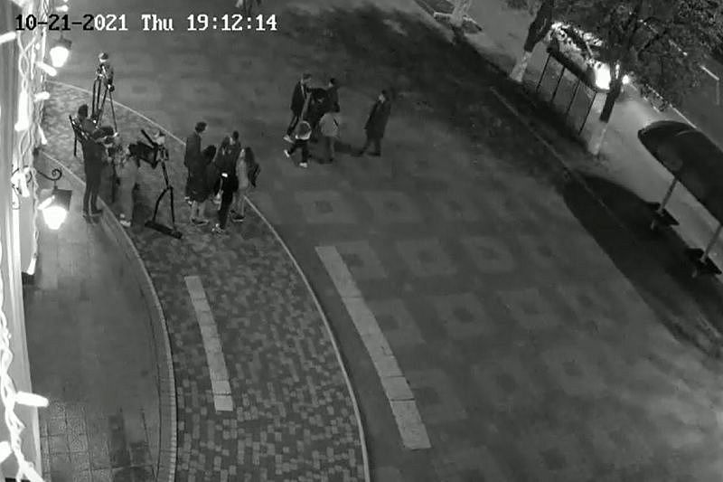 В Кропоткине вандалы повредили новый арт-объект и попали на камеру видеонаблюдения