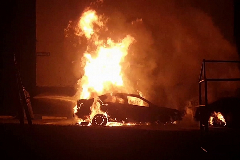 Из чувства неприязни: житель Сочи поджег Toyota Camry знакомого