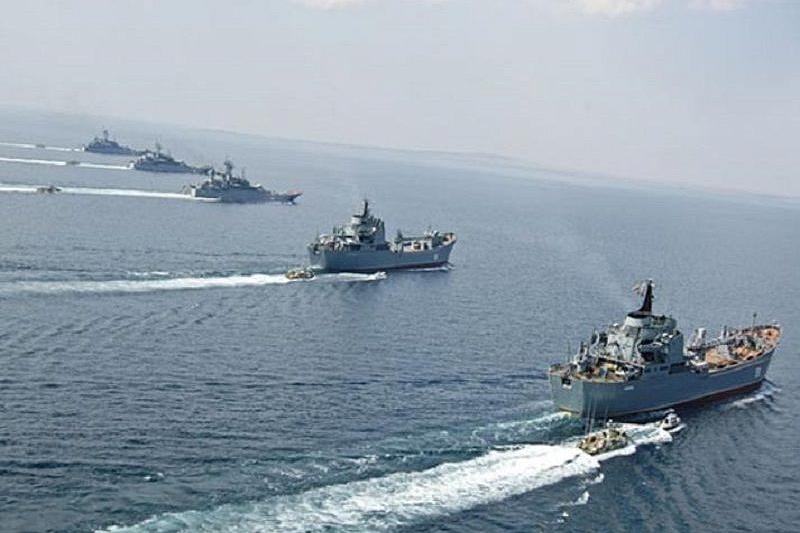 Российские военные проводят учения в Черном море