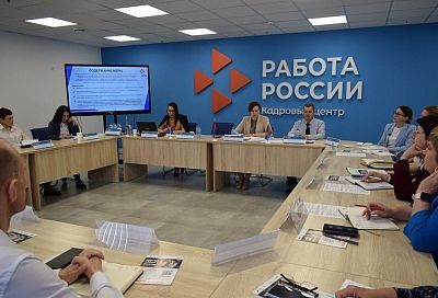 Вопросы адаптации и трудоустройства обсудили на семинарах с сотрудниками краевых кадровых центров «Работа России»