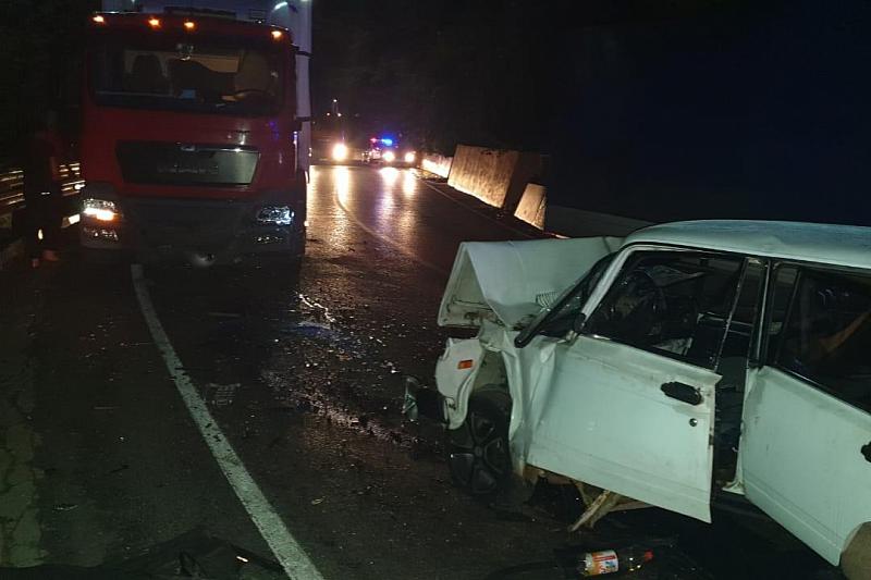 В Сочи 16-летний водитель устроил ДТП с грузовиком. Пострадали трое