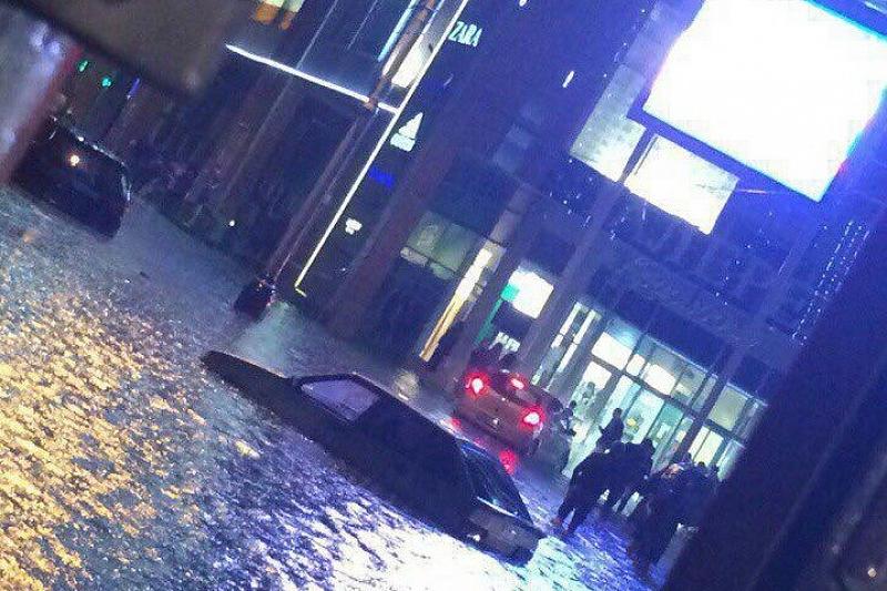 В центре Краснодара лужи бились током